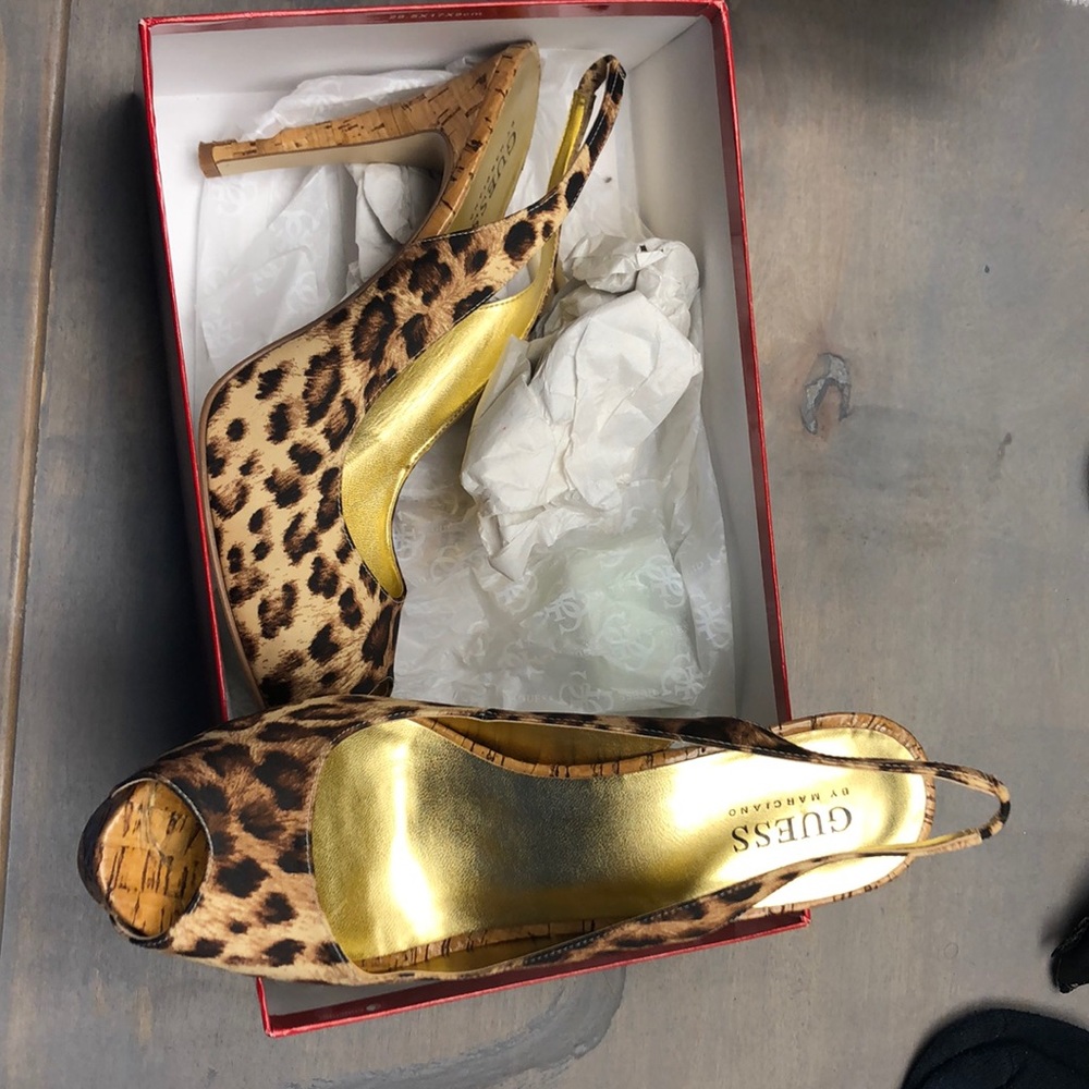 Super cute, gently worn Guess heels!!